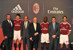 PRESENTAZIONE MAGLIE MILAN STAGIONE 2011-2012