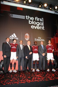 PRESENTAZIONE MAGLIA MILAN 2011-2012