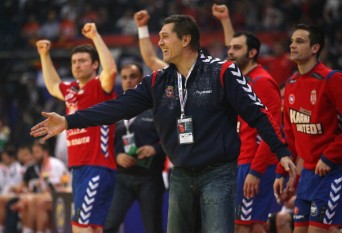 La gioia di allenatore e squadra serba al termine della semifinale contro la Croazia (Getty Images)